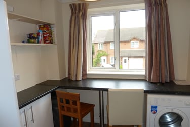 6 bed house, McWilliam Close, Talbot village, Bournemouth, BH125HP - Image 3